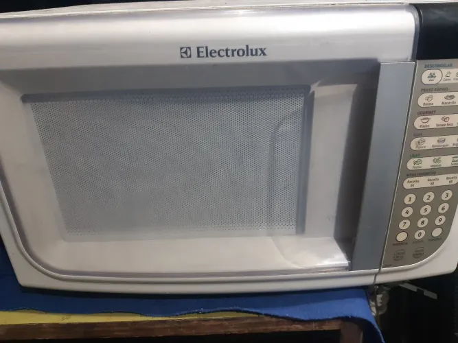 Micro-ondas Electrolux 220volts 30litros funcionando bem