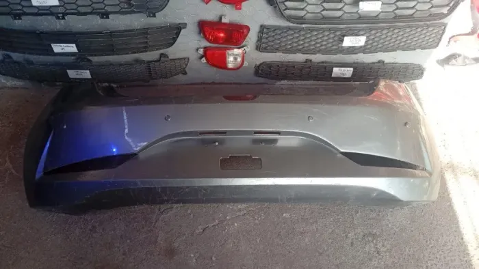PARACHOQUE TRASEIRO HYUNDAI HB20 20/23 HATCH COM DETLALHE