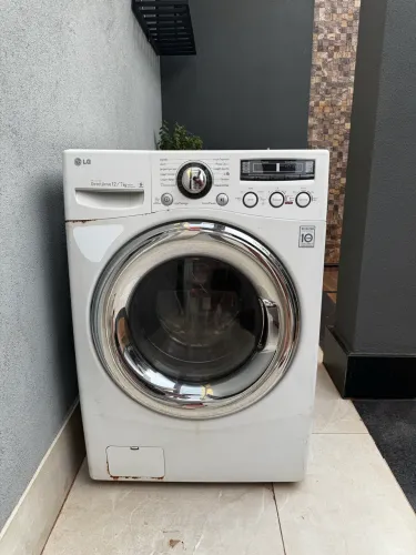 Máquina de lavar lava e seca !