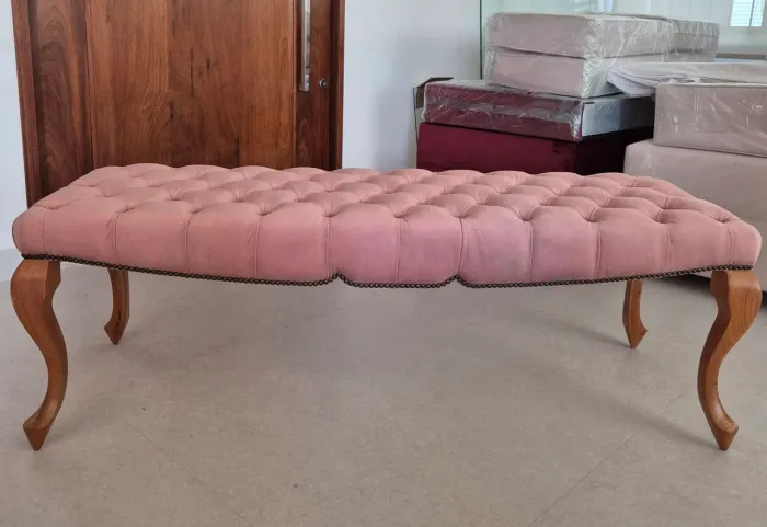 Belíssimo recamier NOVO, peça exclusiva, fabricado artesanalmente na loja Matéria Prima.,