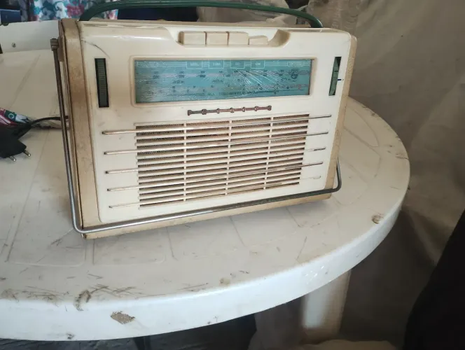 Vendo Rádio antigo funcionando perfeitamente 
