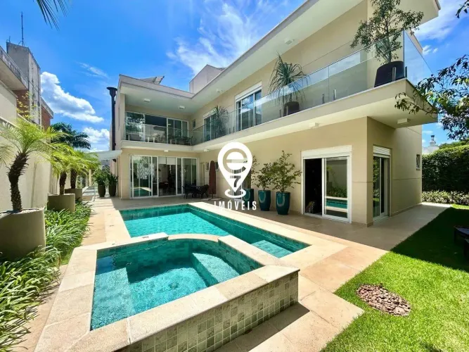 Luxuosa Casa de Alto Padrão à Venda em Alphaville