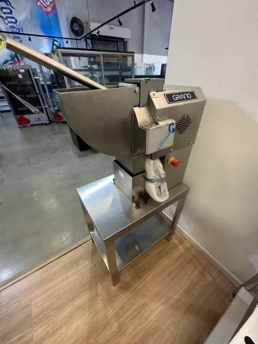 Ralador e desfiador de alimentos 380V trifásico - grano 