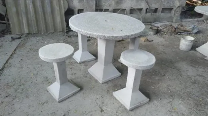 Mesa e bancos de granilite 