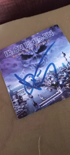 Cd brave new world autografado pelo Bruce Dickinson (iron maiden)
