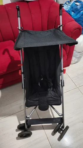 Carrinho de Bebê Compacto e Prático