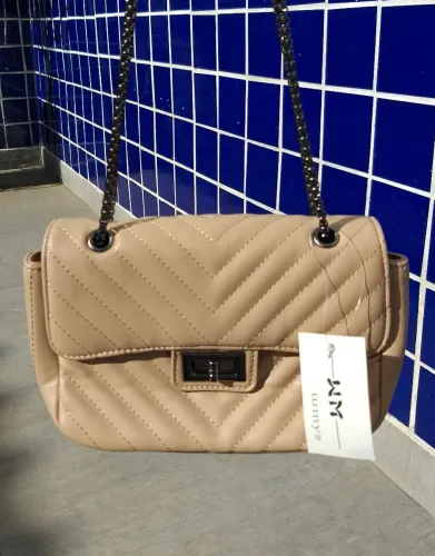 Bolsa de Ombro Bege com Design Chevron