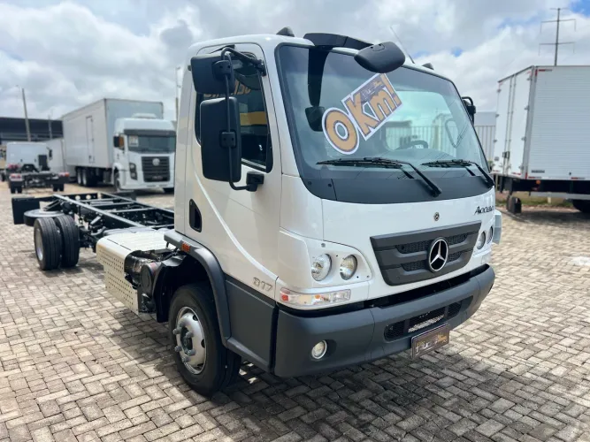Mb accelo 817 zero km 3/4