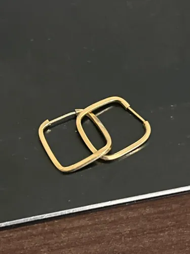 Par de brincos no ouro 18k