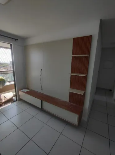 "Design Inteligente e Elegante: Painel Solange Tuboarte com Portas de Correr e Estrutura 1
