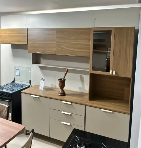 Armário de Cozinha Moderno em Madeira e Bege