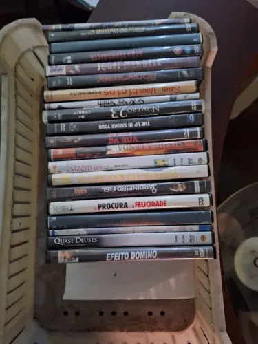 Pacote com 20 DVDs