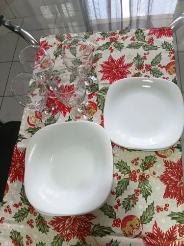 Conjunto de pratos e taças Nadir Opaline - 12 peças