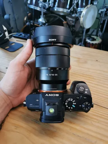 Câmera Sony A7RII 42MP + Lente Zeiss 16-35 f/4