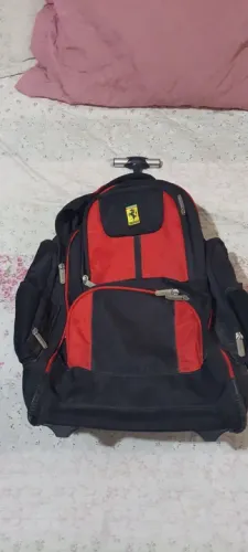 Mochila Ferrari importada.
