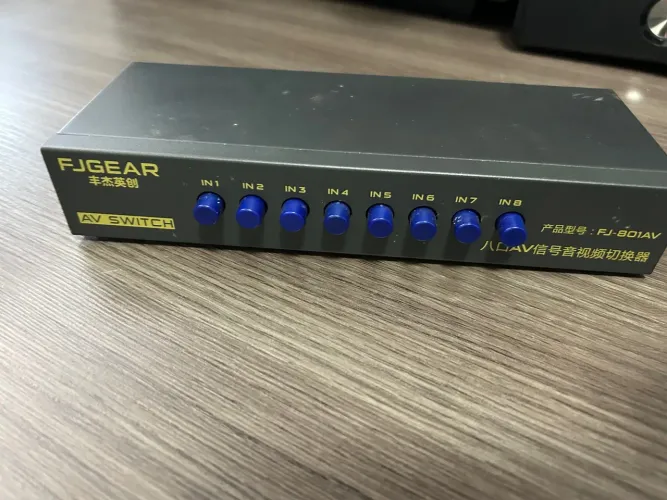 Switch AV 8 Entradas FJGEAR para consoles antigos