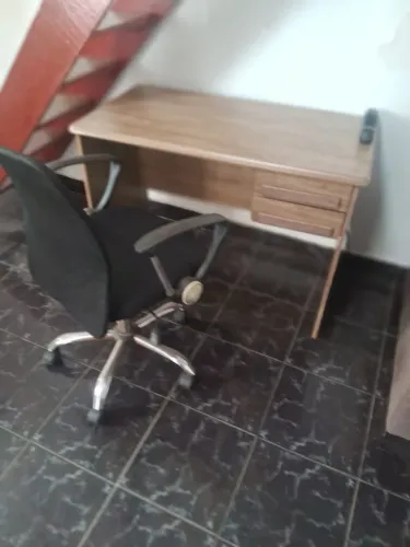 Cadeira de escritório mais mesa