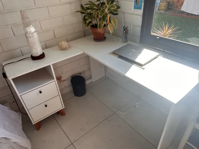 Escrivaninha para estudo e trabalho