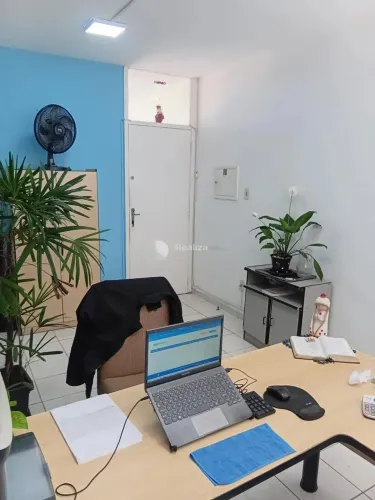 Sala à venda em Taubaté, Centro, com 19 m²