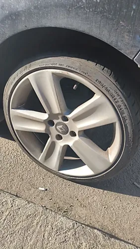 Rodas 17 com pneus 195/40