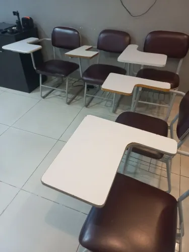 13 cadeiras de estudante confortáveis para igreja
