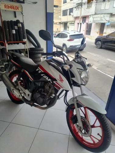 Titan 160