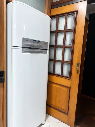 Geladeira duplex Frost Free DF48 Celebrate Eletrolux 411 l