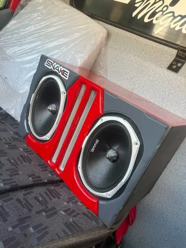 Vendo caixa com dois 6x9 taramps top de linha