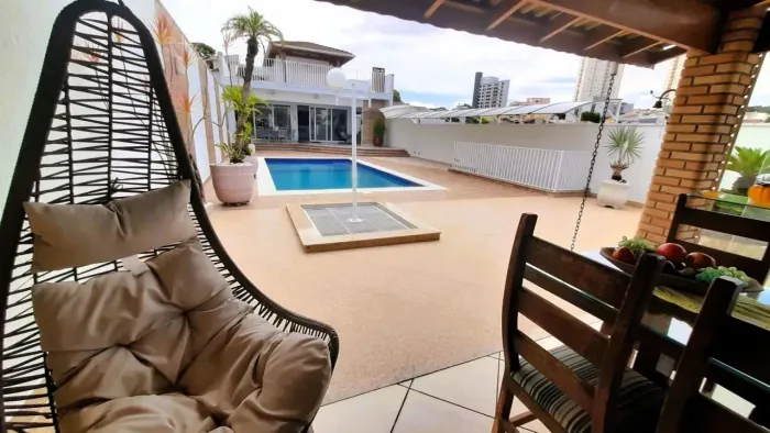 Sobrado de alto padrão à venda em Santo André | 587m² construídos, 3 suítes, piscina e áre