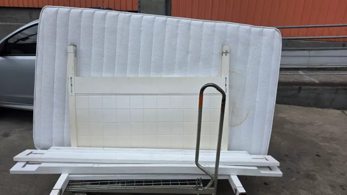 Cama solteirão extra  colchao novo