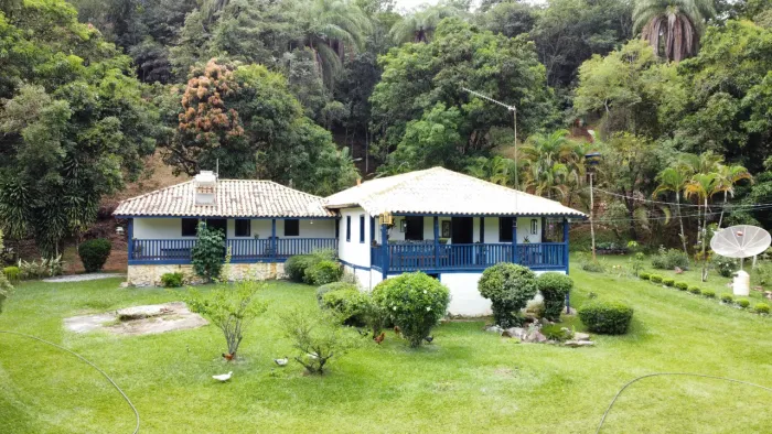 Sítio de luxo à venda em Esmeraldas-MG, bairro Serra Negra: 5 quartos, 1 suíte, 5 salas, 3