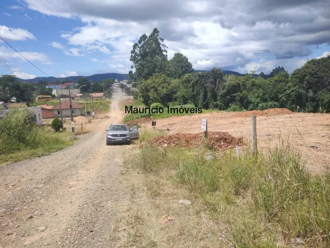 Terreno urbano com a área de 638,15 m², situado na Rua Voluntários da Pátria, Bairro Sul B