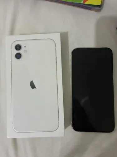 iPhone 11 todo original, inclusive cabo