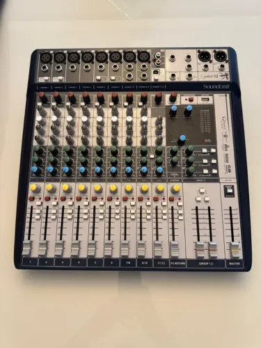 Mesa de som soundcraft signature 12