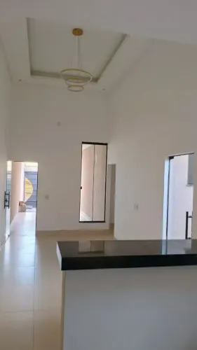 CASA CONDOMÍNIO DA ESMERALDA 2 QUARTOS SENDO 1 SUÍTE FRENTE A MELHOR PRAÇA DO SETOR OPORTU