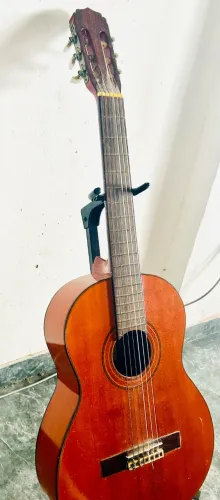 Violão Aria modelo AK80 , 6 cordas perfeitas , usado com estado de novo 300 Reais 