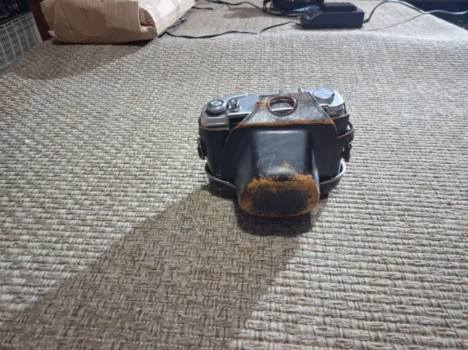 Maquina fotográfica yashica antigas. Japonesa .nao sei se funciona. Para colecionadores