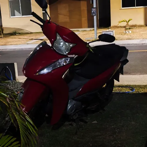 Venda de moto , bem conservada , revisada no ponto de passar