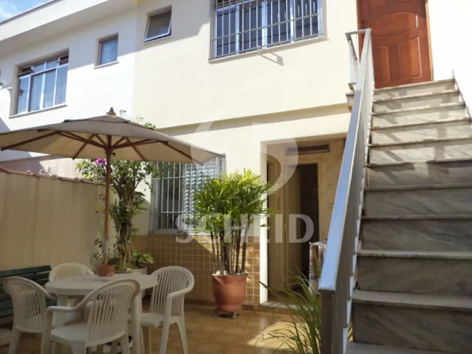 Casa a venda na Vila Mascote com 200m, 3 dormitórios, 1 suíte e 4 vagas.