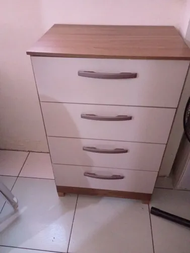 Vendo esta cômoda com um mês de uso ganhei um guarda-roupa e estou vendendo a cômoda