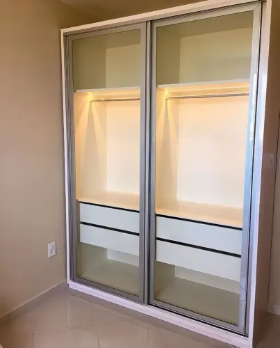 Guarda Roupas Com Portas Transparentes/Led L 1.40 M