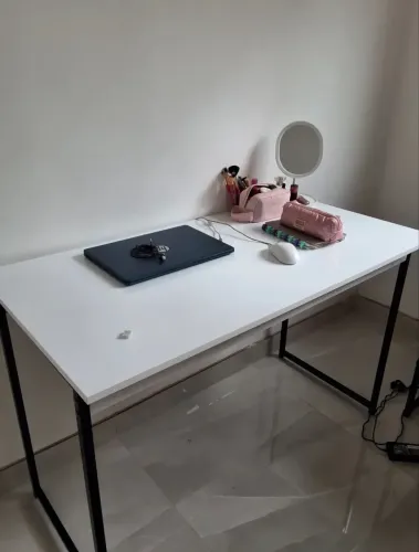 Mesa Escrivaninha 1,20 x 0,60 m MDF Branca com Pés de Metalon - Estado de Nova