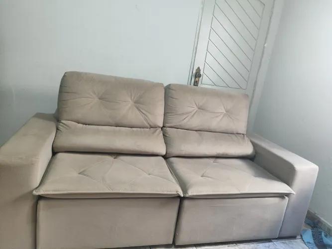 Sofá Reclinável e Retrátil