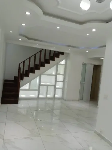 Apartamento de 2 quartos na Avenida Oswaldo Cruz