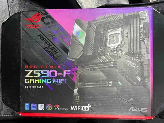 ASUS ROG STRIX Z590-F GAMING WIFI - LGA 1200 - PARA REPARO OU PEÇAS