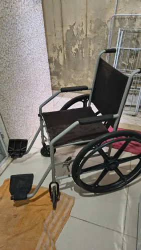 Cadeira de rodas semi-nova