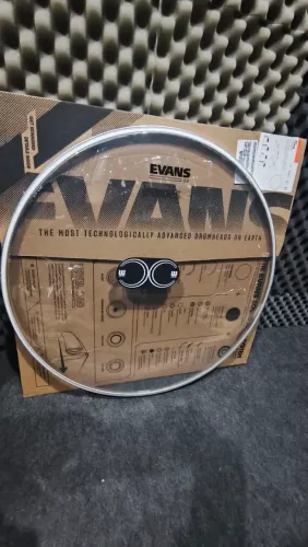 Pele bumbo Evans G2 22