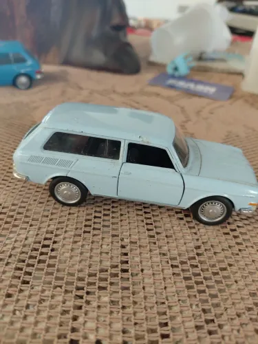 Vendo miniaturas de carrinhos de epoca
