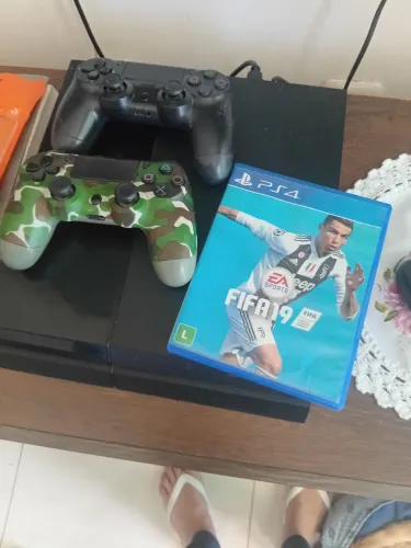 Ps4 semi novo com Fifa 19