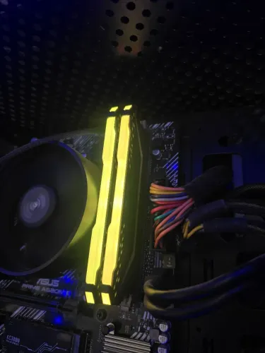 Memória RAM 16GB CORSAIR RGB